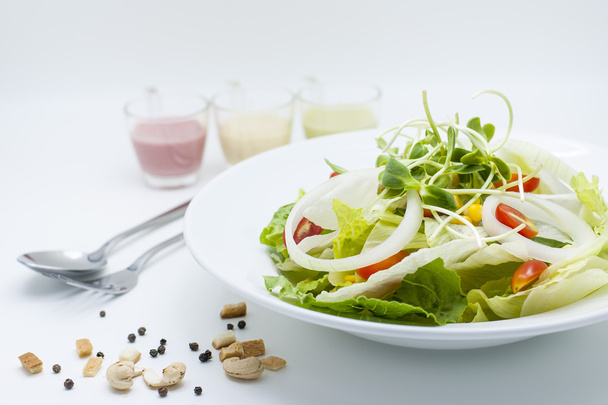 Salade sur fond blanc
 - Photo, image