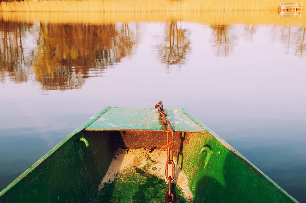 Prow boat on lake - Fotografie, Obrázek