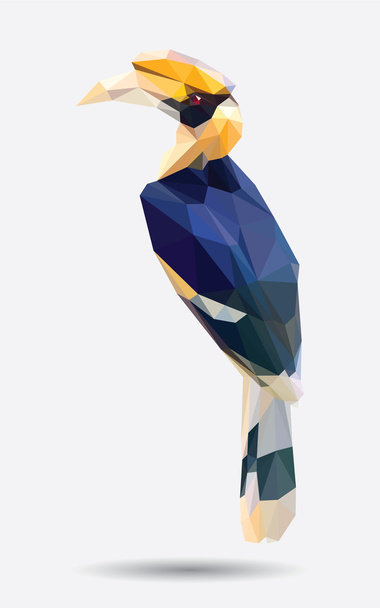 サイチョウ低ポリゴンの赤目、黄色いくちばし、青い大きな翼と長い白い尾が灰色の背景に分離 - ベクター画像