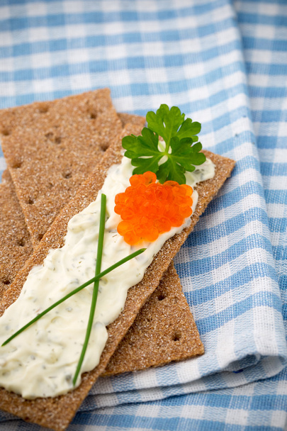 Crispbread with soft cheese with herbs and bacon. - Fotoğraf, Görsel
