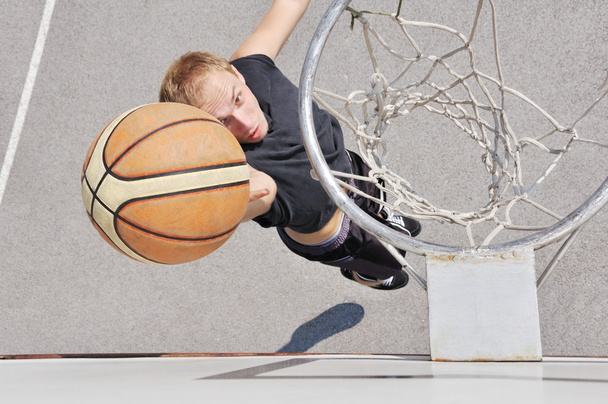 Basketball player shooting the ball - Photo, image