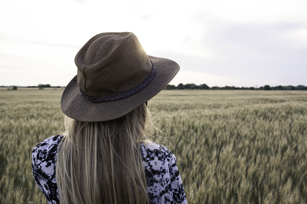 close up photo of woman back in cowboy hat - Foto, imagen