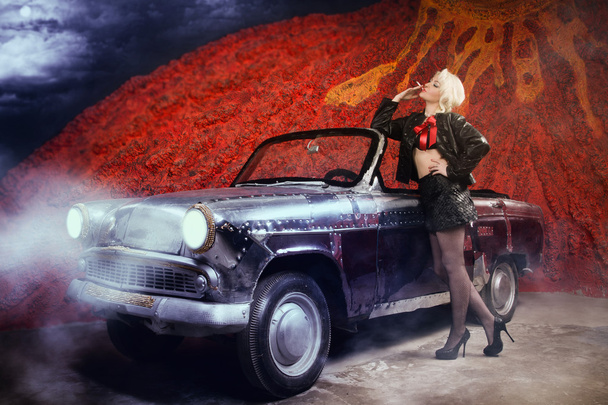 古典的な車と女の子をピン - 写真・画像