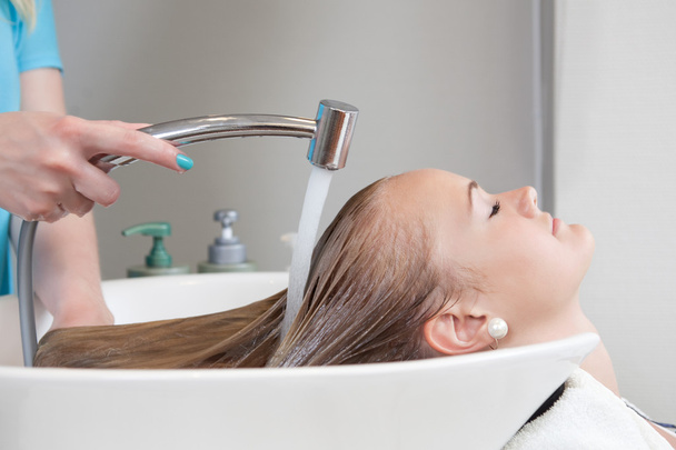 Hair Rinse in Beauty Salon - Fotó, kép
