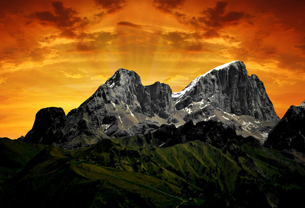 Montanha Marmolada ao pôr-do-sol
 - Foto, Imagem