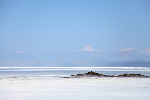Озеро Байкал во льду, зимнее время
 - Фото, изображение