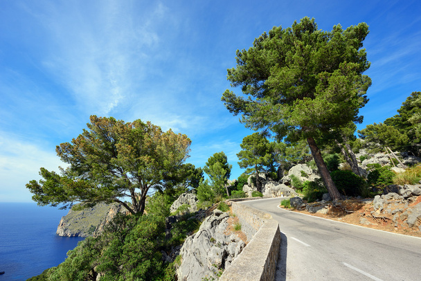 Mountain road along the sea near the village Sa Calobra. The Island Majorca, Spain - Foto, imagen