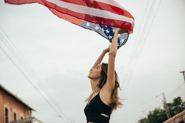 Ragazza con bandiera americana
  - Foto, immagini