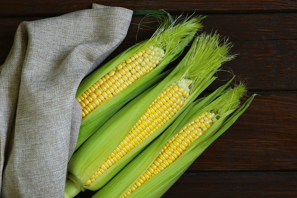 cob fresh raw natural organic corn - Foto, Imagem