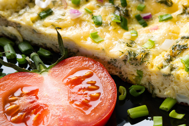 omelette and tomato close-up - Foto, immagini
