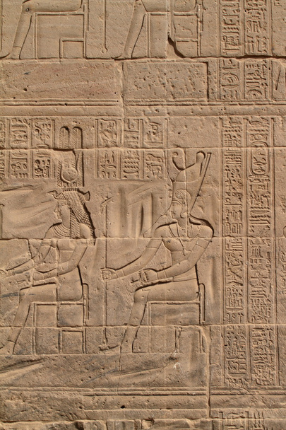 Hieróglifos e imagens de templos no Egito
 - Foto, Imagem