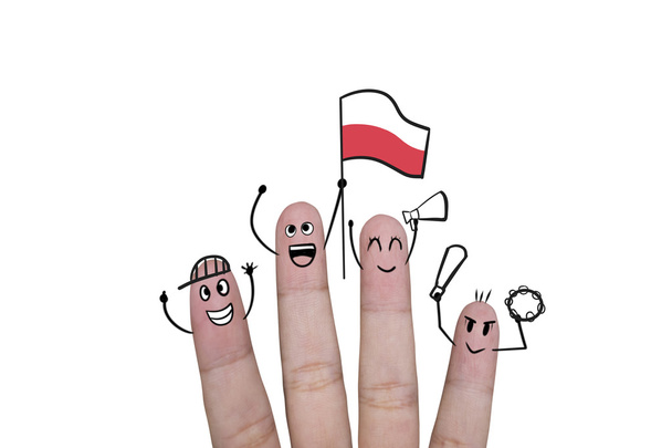 Δάχτυλο έννοιας ευθυμία επάνω ομάδα ποδοσφαίρου με σηκώνει ψηλά τη σημαία της Πολωνίας. - Φωτογραφία, εικόνα