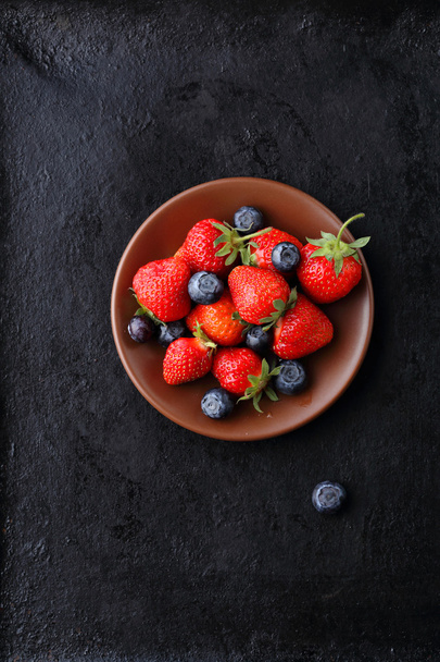 sweet strawberries on plate - Фото, зображення