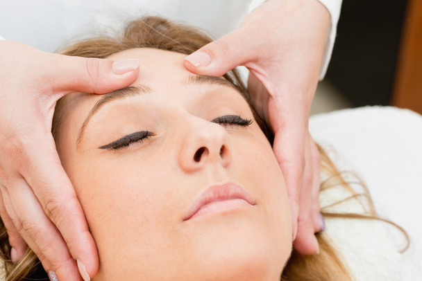 Woman getting head massage - Фото, зображення