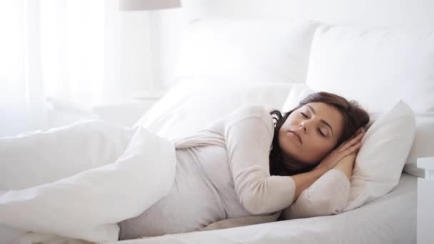 pregnant woman sleeping in bed  - Filmati, video