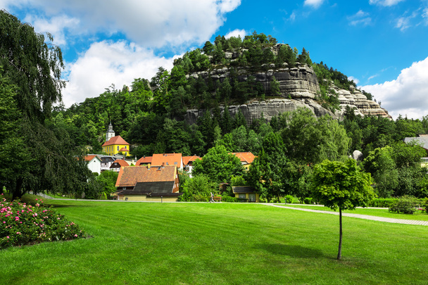 Oybin balneario, castillo y monasterio en Sajonia
 - Foto, imagen
