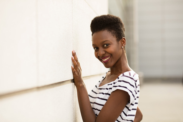 smiling young black woman - Foto, Bild