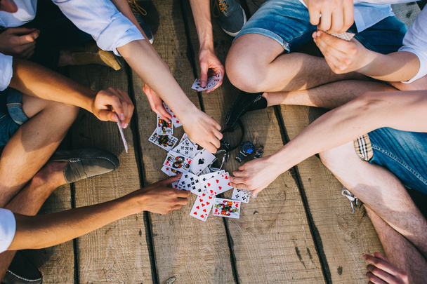 Skupina kluků hrací karty  - Fotografie, Obrázek