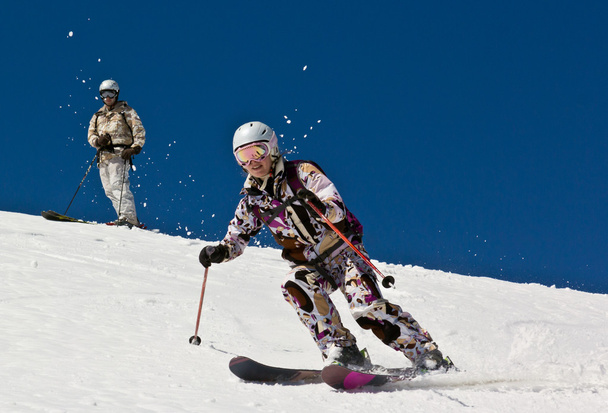 žena lyžař do měkkého sněhu. - Fotografie, Obrázek