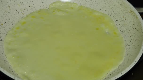 Fast Speed Prepare Pancakes in a Frying Pan - Video, Çekim