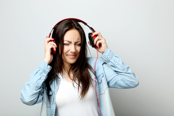 woman listening music with headphones - Foto, immagini