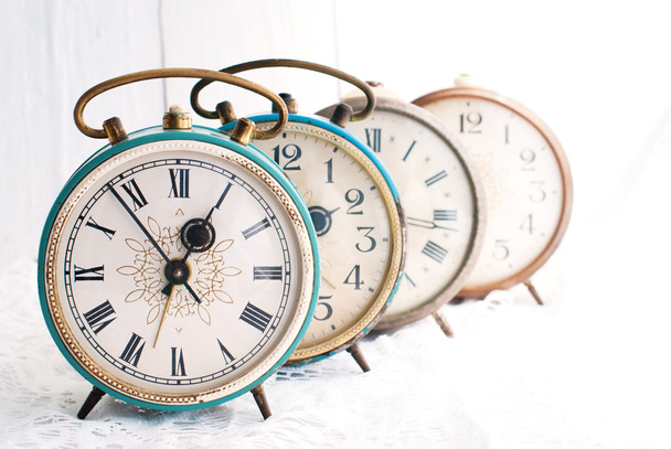 Fondo Vintage - Reloj despertador rareza. Concepto de tiempo
. - Foto, Imagen