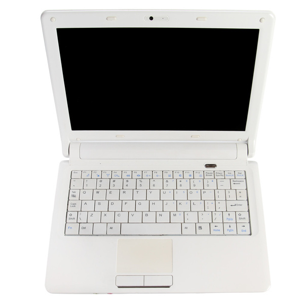 witte opengeklapte laptop met zwart scherm op witte achtergrond - Foto, afbeelding