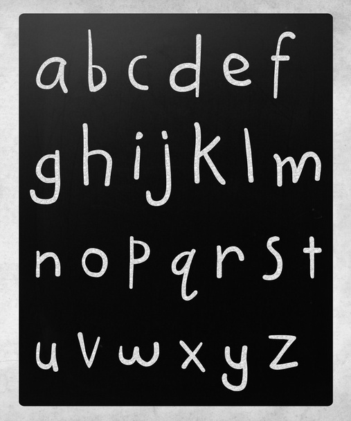完全なアルファベットが黒板に白いチョークで手書き - 写真・画像