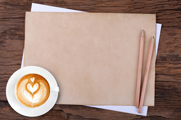 чистий папір з олівцем і чашкою кави на дерев'яній
 - Фото, зображення