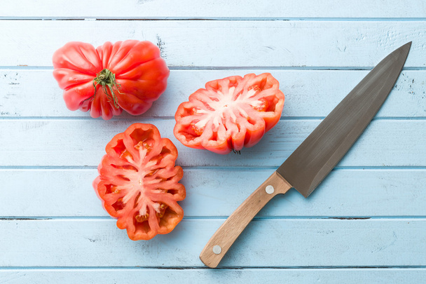 Beefsteak tomatoes. Coeur De Boeuf. - Foto, Imagen