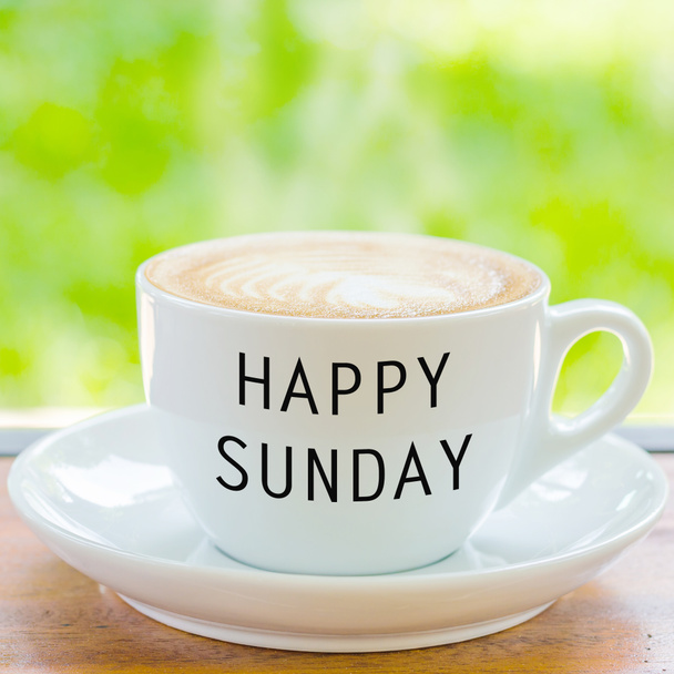 fröhlicher Sonntag auf Kaffeetasse  - Foto, Bild