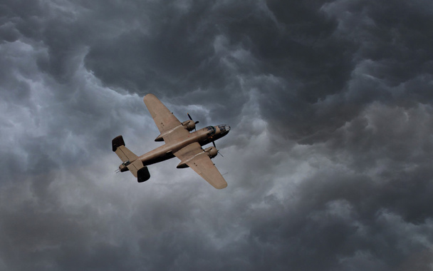Jelöletlen bombázó repül - Fotó, kép