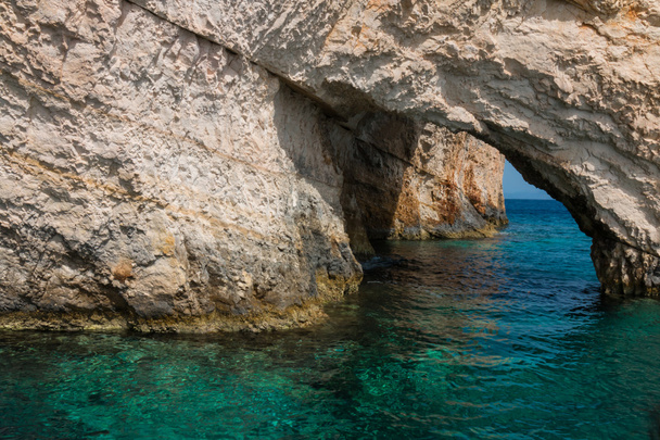 Cuevas azules en la isla de Zakynthos, Grecia - Foto, Imagen