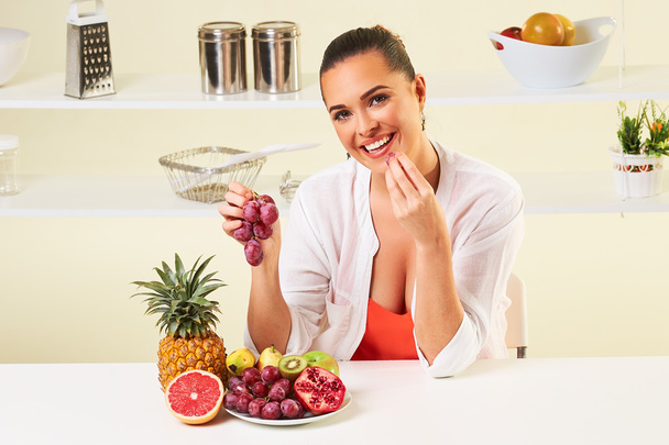 hroznové ovoce jíst svačinu zdravé stravy, hmotnost ztráta grapefr - Fotografie, Obrázek