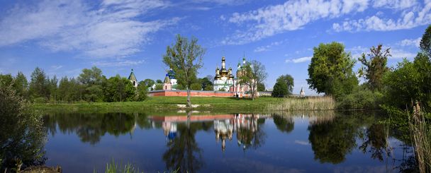 Panorama Sviato-Troitskyi Monastery in Hustynia. Chernihiv regio - Zdjęcie, obraz