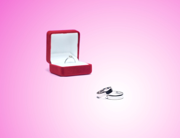 anillos de boda en una caja - Foto, imagen