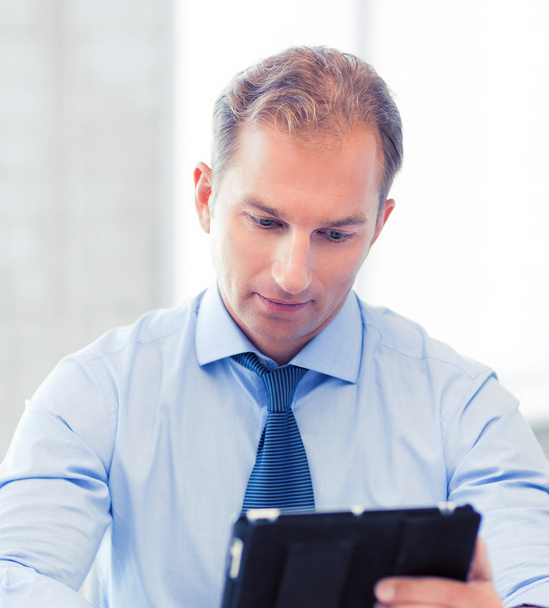 businessman with tablet pc in office - Foto, Bild
