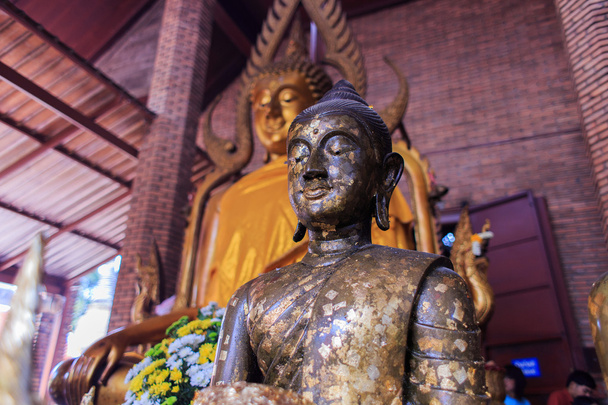 Άγαλμα του Βούδα για λατρεία. - Φωτογραφία, εικόνα