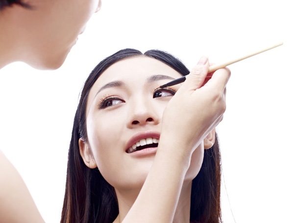 Makeup artist pracy na modelki Azjatki - Zdjęcie, obraz