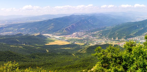 Beautiful view of the old town of Mtskheta from the Zedazeni mou - Foto, immagini
