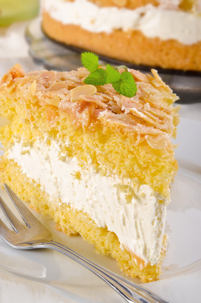 Flat cake with an almond and sugar coating and a custard or cream filling - Φωτογραφία, εικόνα