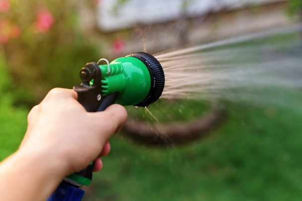 hand hold sprinkler water hose - Fotografie, Obrázek