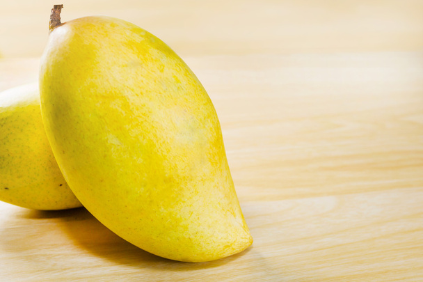 grupo de mangos amarillos
 - Foto, Imagen