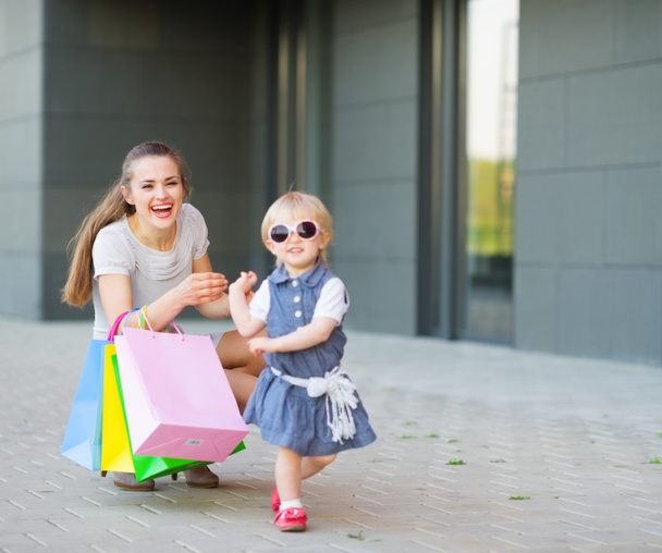 Fashion-monger baby on shopping with mom wear new glasses - Valokuva, kuva