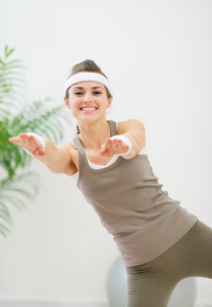 Smiling healthy woman making gymnastics exercise - Foto, imagen