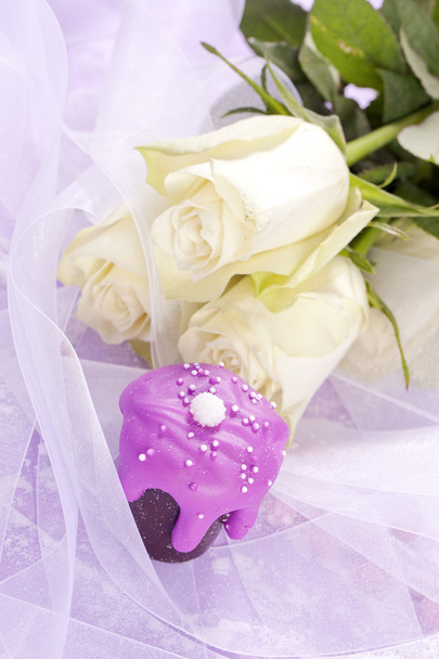Розовая свадебная тарталетка с розами
 - Фото, изображение