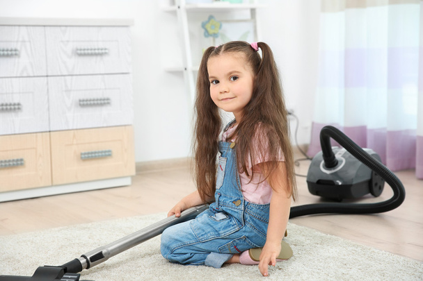 girl using vacuum cleaner  - Foto, Bild