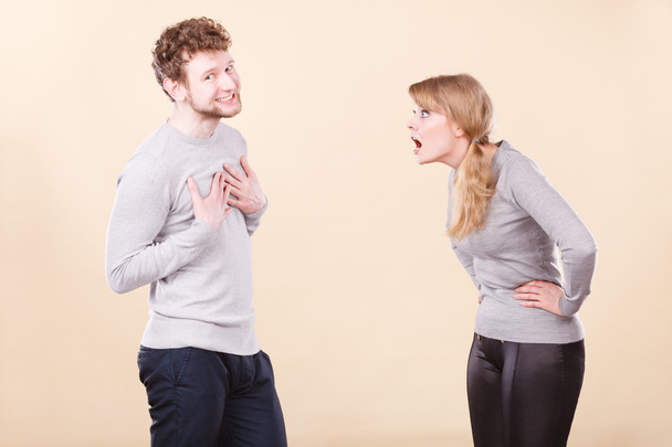Young emotional couple arguing. - Φωτογραφία, εικόνα
