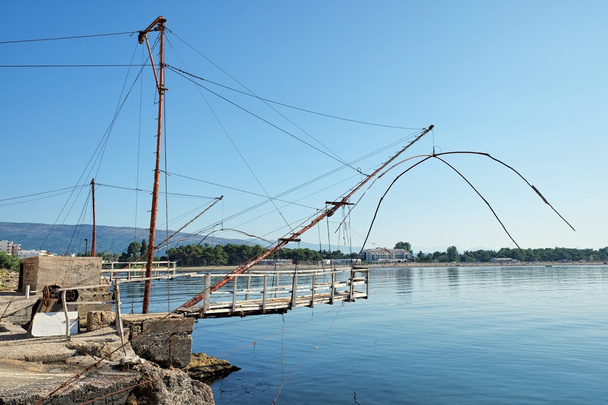 vanha kalaverkkokone Port Milenassa, Montenegrossa
 - Valokuva, kuva