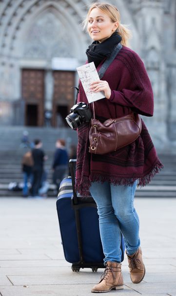Tourist girl walking with travel bag - Fotoğraf, Görsel
